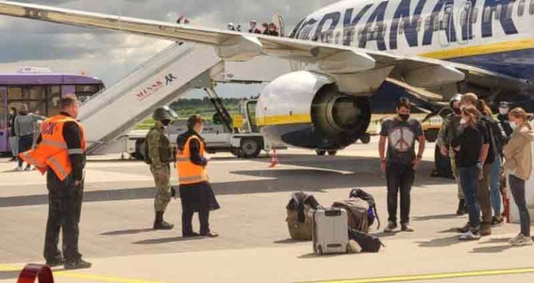 Dikawal Jet Tempur, Pesawat Ryanair Dipaksa Mendarat Darurat Demi Tangkap Jurnalis