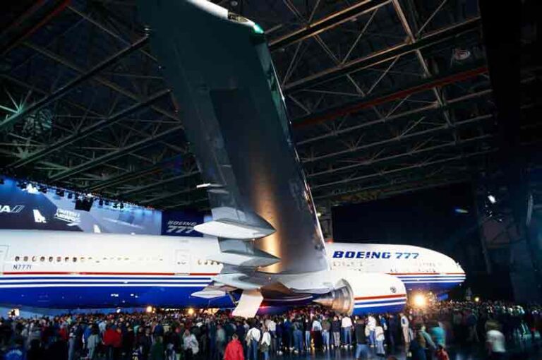 Tiga Dekade Lalu, Penerbangan Perdana Triple Seven Bikin Boeing 767 ‘Mati Suri’