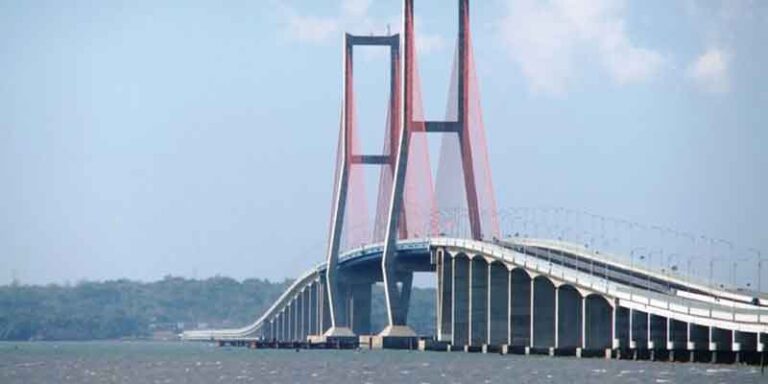 Tak Terasa, Sudah 12 Tahun Jembatan Suramadu Menjadi ‘Urat Nadi’ Surabaya dan Madura