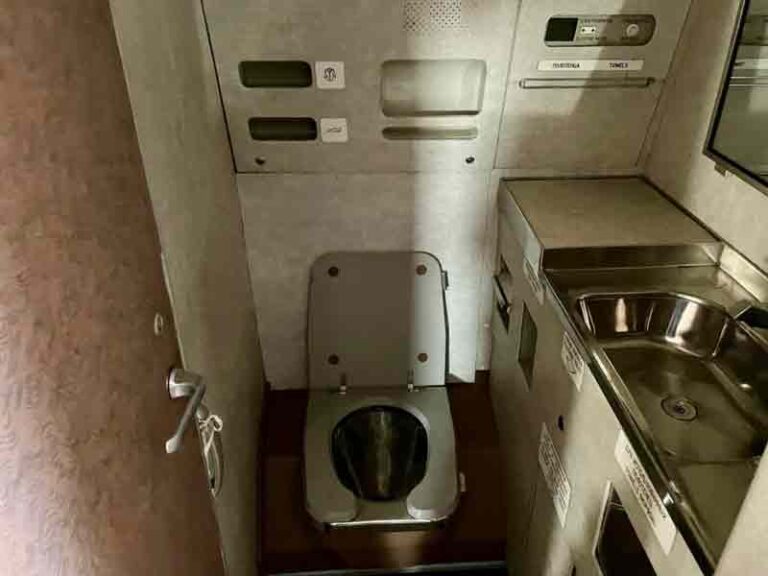 Toilet di Kabin Pesawat Mampet, Bisa Berakibat Ringan Hingga Berujung Pendaratan ‘Darurat’