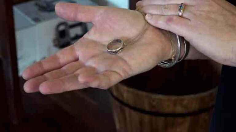 Di balik Peristiwa 11 September 2001, Cincin Pramugari American Airlines Ditemukan Utuh