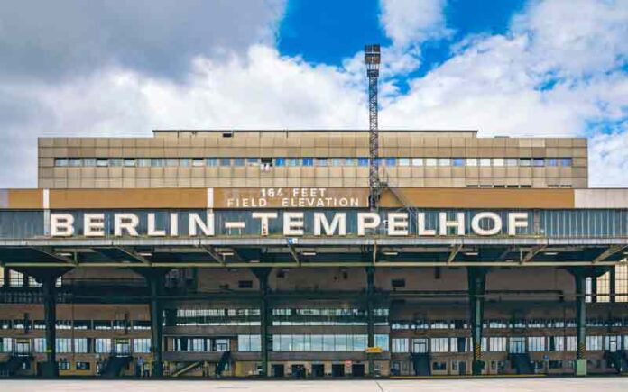 Terminal-Bandara-Berlin-Tempelhof-yang-terhubung-dengan-KA-bandara-pertama-di-dunia,-U-Bahn