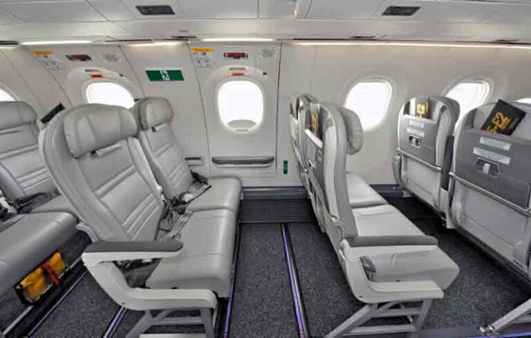 Mengapa Tirai Jendela di Exit Row Terbalik? Ini Alasannya