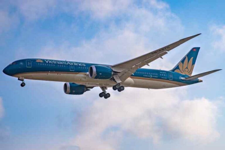 Vietnam Airlines Jadi Maskapai Pertama di Asia Tenggara yang Buka Penerbangan Langsung ke Rusia
