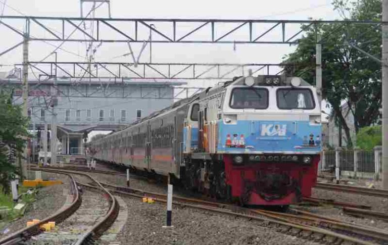 Gantikan KA Argo Parahyangan, Mulai 1 Februari 2025 PT KAI Kembali Operasikan KA “Legend” Parahyangan