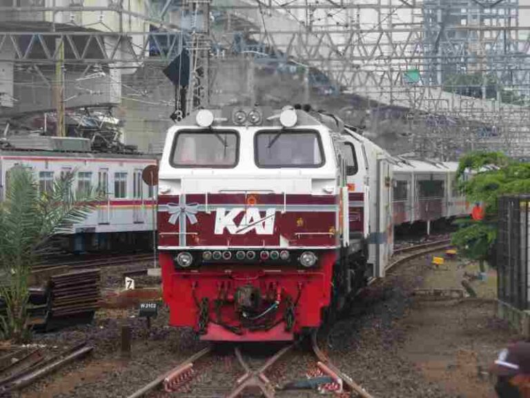 Sambut Nataru, KAI Hias Lokomotif dan Kereta