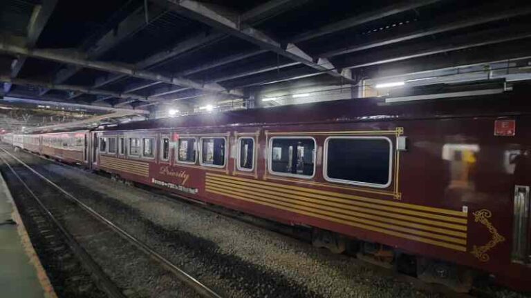 Parade Kawis Malam, Bikin Railfans Gempar! Parade Kawis Malam, Bikin Railfans Gempar!