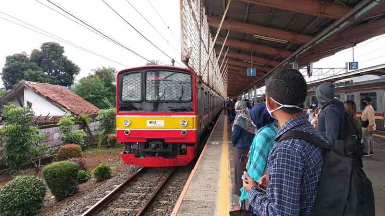 Railfans Harus Tahu, Ini Jawaban Mengapa Jalur 1 atau 2 di Stasiun KRL Terkadang Berlawanan Arah