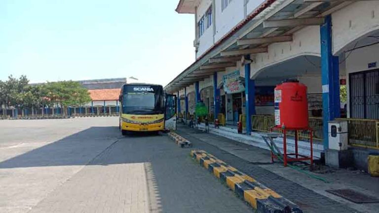 Terminal Jati Kudus, Rumah Bagi Bus Malam Premium
