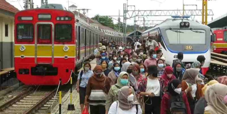 Kereta Api di Indonesia Masih Suka Telat, Ini Penyebabnya!