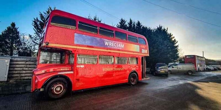 Tingkatkan Tur Kota Budaya, Bus Tingkat Merah Kembali Menjelajahi Wrexham