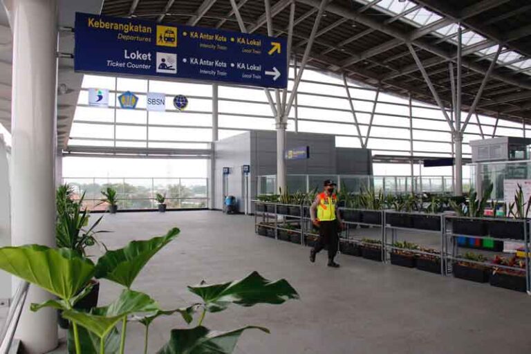 Stasiun Cikarang Mulai Layani Penumpang Kereta Jarak Jauh