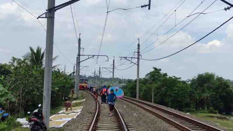 Ini Efek KRL Anjlok yang Terjadi di Petak Parungpanjang – Cilejit
