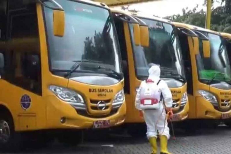 “Kembali Lagi” Armada Bus Sekolah Angkut Pasien Covid-19 ke RSDC Wisma Atlet