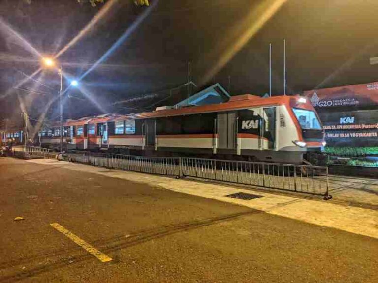KA Feeder Kereta Cepat Jakarta – Bandung Rencana Tambah Armada KRDE Hingga 5 Set