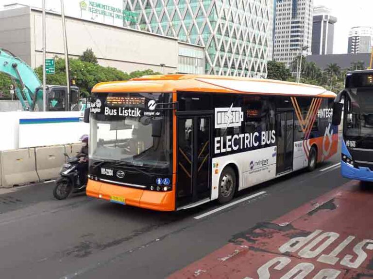 TransJakarta Akhirnya Operasikan Bus Listrik untuk Layanan Reguler