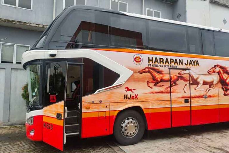 Spion Kamera di Bus, Siapa yang Paling Diuntungkan?