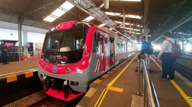 Satu Tahun Beroperasi, KRL Yogya – Solo Layani 2,2 Juta Penumpang dan Terbitkan 250 Ribu KMT