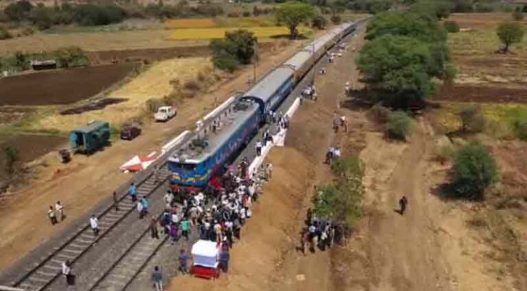 Inilah Kavach, Teknologi Asli India Cegah Dua Kereta Tabrakan