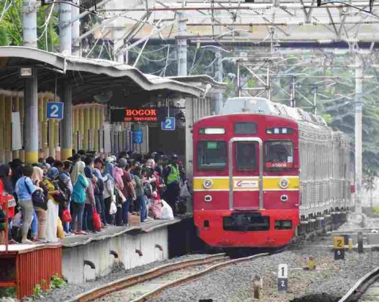 Tiga Stasiun Ini Masih Gunakan Peron Pendek Saat Uji Coba KRL Loop Line 12 Kereta
