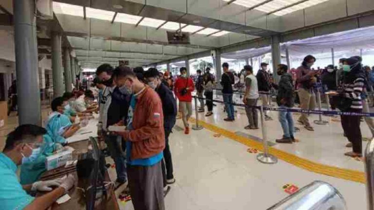 Tes Covid Sudah Tidak Berlaku Lagi Untuk Naik Pesawat, Naik Kereta Api Kok Masih Berlaku, Kenapa?