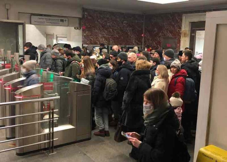 Apple Pay dan Google Pay Dilarang di Rusia, Metro Moskow Kacau