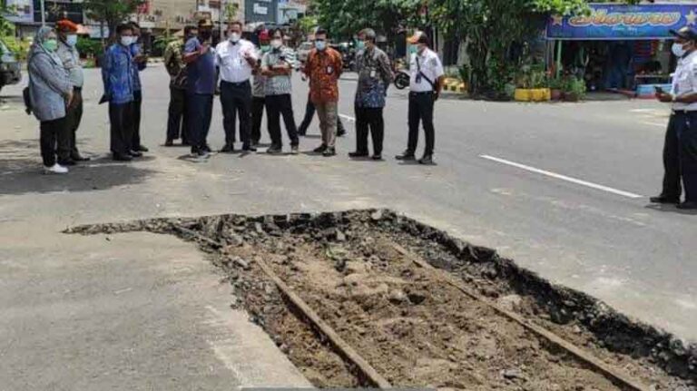 Manfaatkan Loko Uap dan 4 Unit Kereta, Pusat Kuliner Kereta Api di Madiun Siap–siap Beroperasi