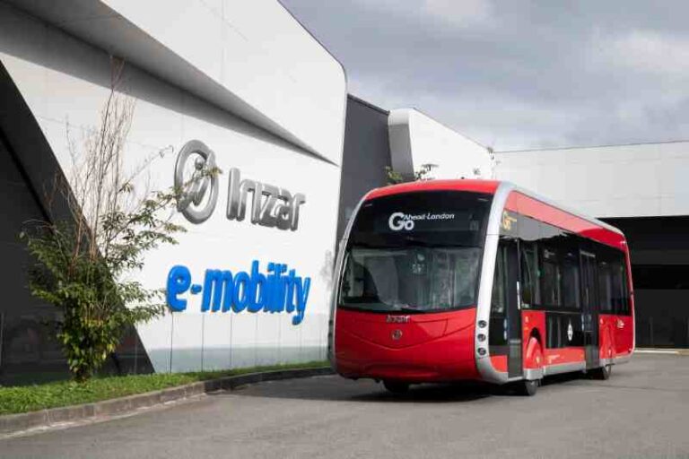 London Mulai Gunakan Bus Listrik dengan Pantograf, Isi Ulang Baterai Hanya 10 Menit