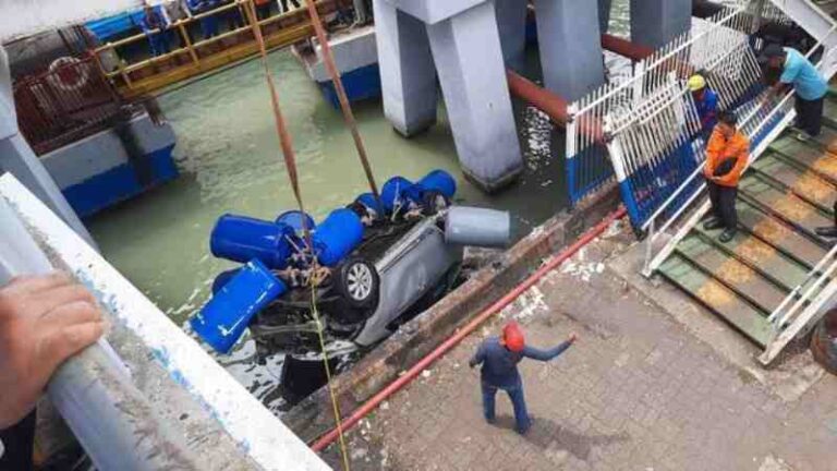 Setelah Insiden di Samosir, (Lagi) Mobil Jatuh dari Ramp Door Kapal Ferry di Pelabuhan Merak