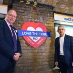 The-Commissioner-and-Mayor-unveil-the-new-roundel-1140×761 (1)