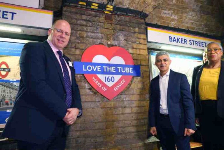 London “Love The Tube” – 160 Tahun Kereta Bawa Tanah Pertama di Dunia