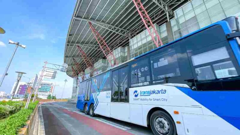 Transjakarta Fasilitasi Transportasi Arus Balik di Terminal Pulogebang