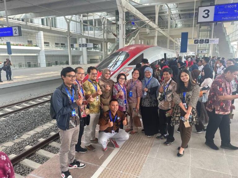 Masih Gratis Sampai 16 Oktober, Begini Cara Pesan Tiket dan Jadwal Perjalanan Kereta Cepat Whoosh