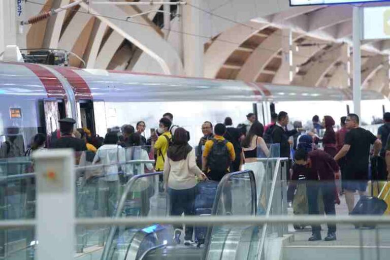 200 Ribu Lebih Wisatawan Asing dari 154 Negara Antusias Jajal Whoosh, Paling Banyak Negara Ini