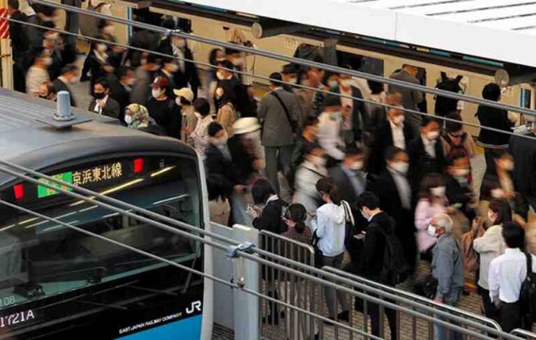 Waspada ‘Chikan dan Butsukariya’ – Masalah Sosial di Jaringan Kereta Komuter Jepang