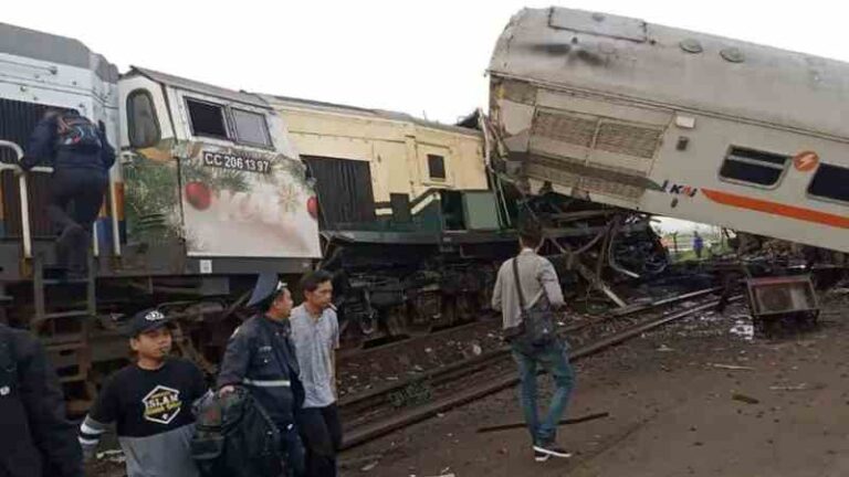 KAI Daop 8 Surabaya Mohon Maaf Kedatangan KA Jarak Jauh dari Bandung Terlambat