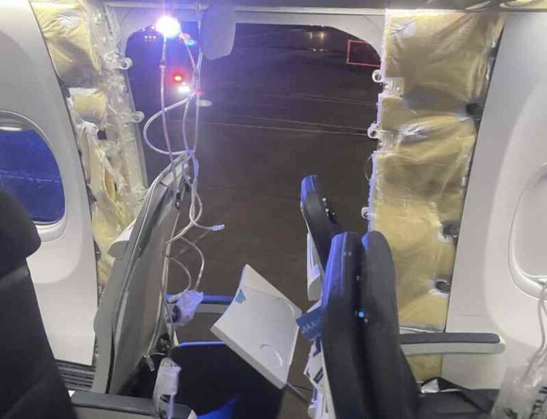NTSB: Ada Indikasi Perangkat Pengaman pada Emergency Exit Door Boeing 737 MAX 9 Alaska Airlines Belum Terpasang