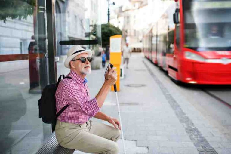 All_Aboard – Aplikasi Pemandu Tunanetra ke Halte Bus dengan Teknologi Bip “Sonar”