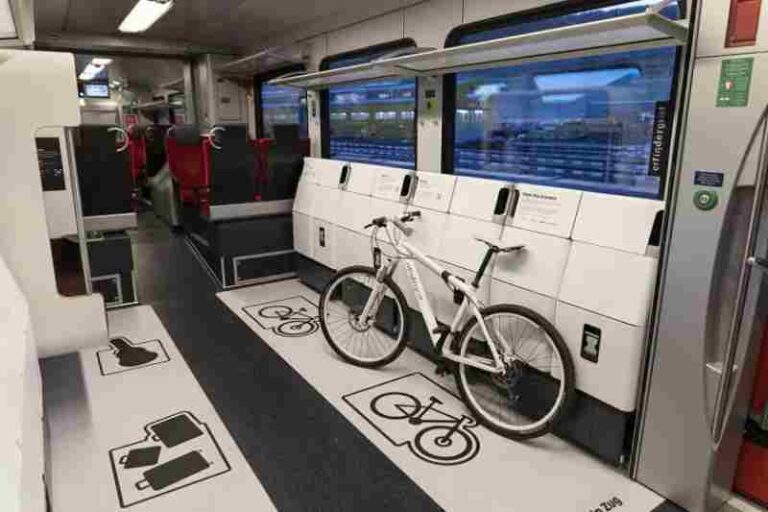 Swiss Uji Coba Gerbong Kereta dengan Kursi Lipat untuk Parkir Sepeda