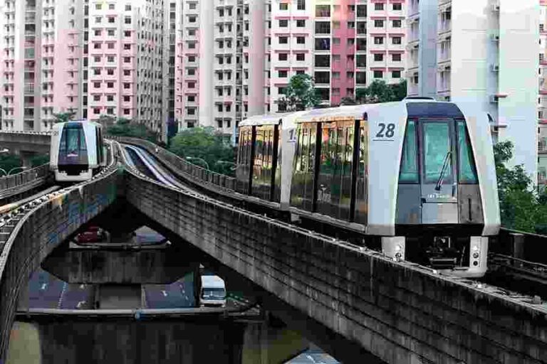 Mirip Elektrokromik di Pesawat, Jendela LRT Singapura Bisa Otomatis Buram Saat Melintasi Dekat Apartemen