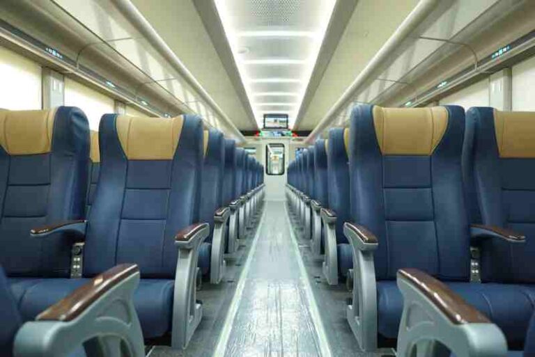 Jelang Musim Mudik, Mulai 25 Maret, KA Majapahit Gunakan Kereta Ekonomi Stainless Steel New Generation
