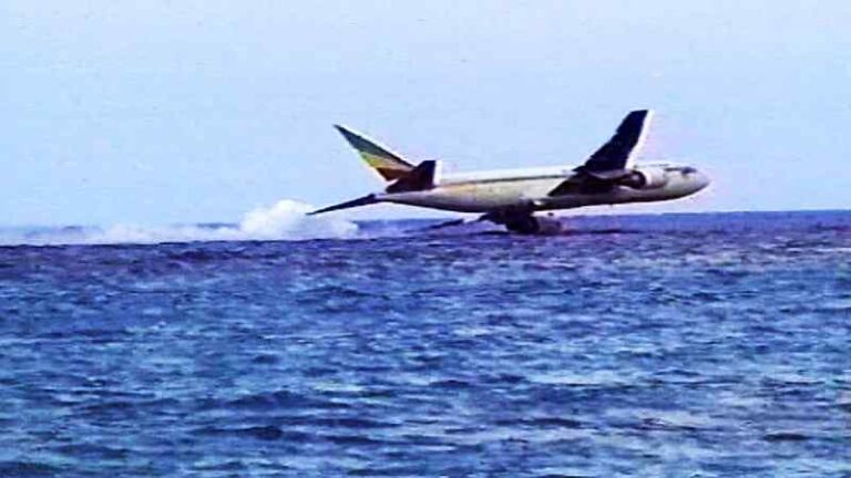 Kisah Dibalik Video Dramatis Ditching Boeing 767-200 Ethiopian Airlines Flight 961