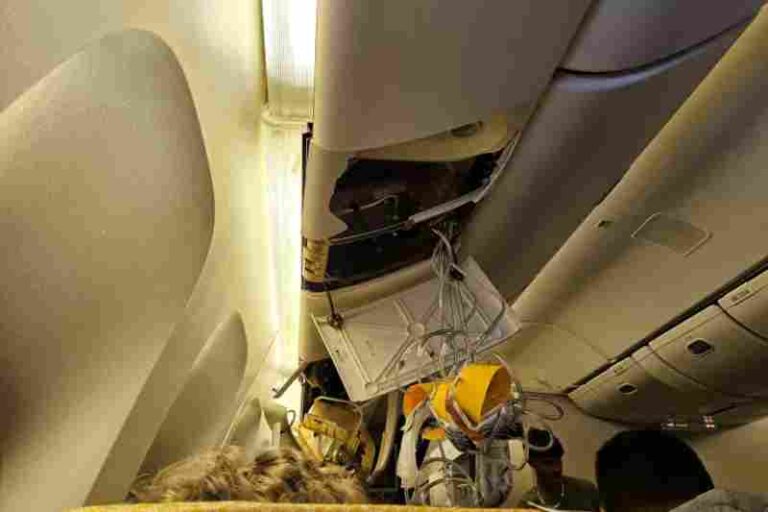 Qatar Airways QR17 Dihantam Turbulensi 20 Detik, 12 Orang Terluka saat Waktu Penyajian Makanan
