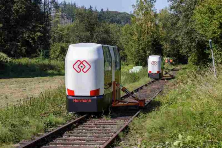 Jerman Uji Coba Monocab – Pod Komuter Pedesaan yang Beroperasi di Jalur Kereta yang Tidak Digunakan
