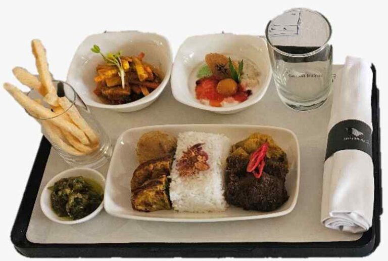 Garuda Indonesia Sajikan “Nasi Kapau” Sebagai In-Flight Meals di Rute Jakarta – Amsterdam