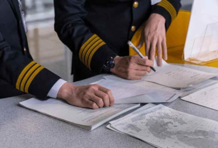Tak Bisa Langsung Ngacir, Sebelum Penerbangan ada 11 Dokumen yang Harus Diperiksa dan Ditandatangani oleh Pilot