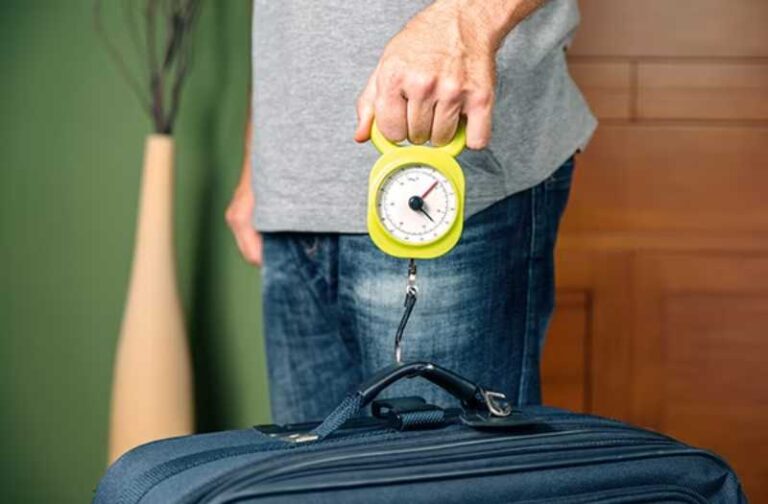 Sudah Tiba di Bandara, Koper Anda Kelebihan Berat, Ini Tips yang Layak Anda Lakukan