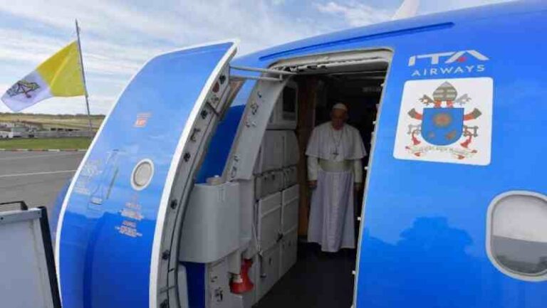 “Dari Roma ke Jakarta”, Paus Fransiskus Gunakan Airbus A330neo ITA Airways dalam Perjalanan Apostolik