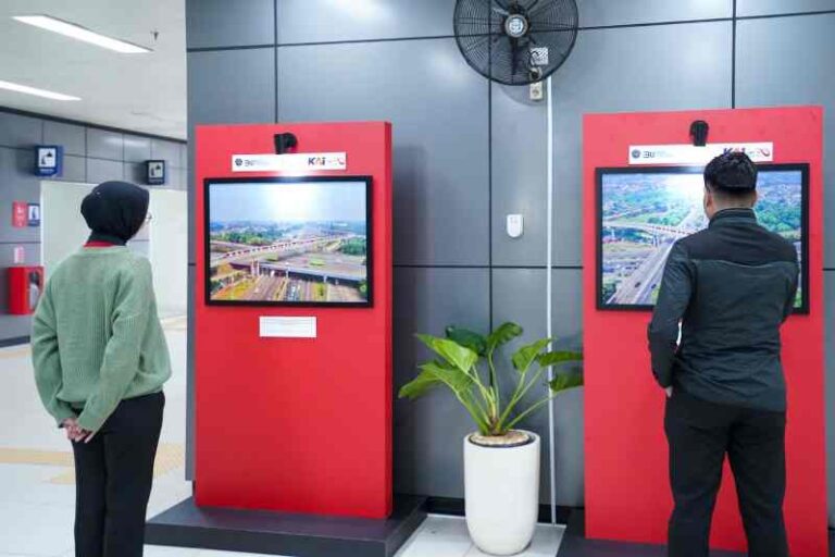 Sambut ‘Satu Tahun Melayani’ LRT Jabodebek Rayakan dengan Pameran Foto dan Turnamen Basket