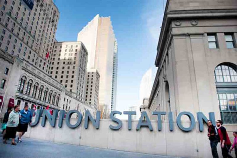 Bukan Cuma Shinjuku, Stasiun Union di Toronto Juga Punya Lorong Bawah Tanah yang Kompleks